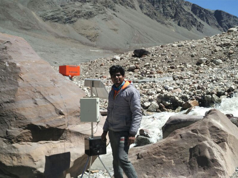 Image of Digital Water Level Recorder Instalation Patsio Glacier