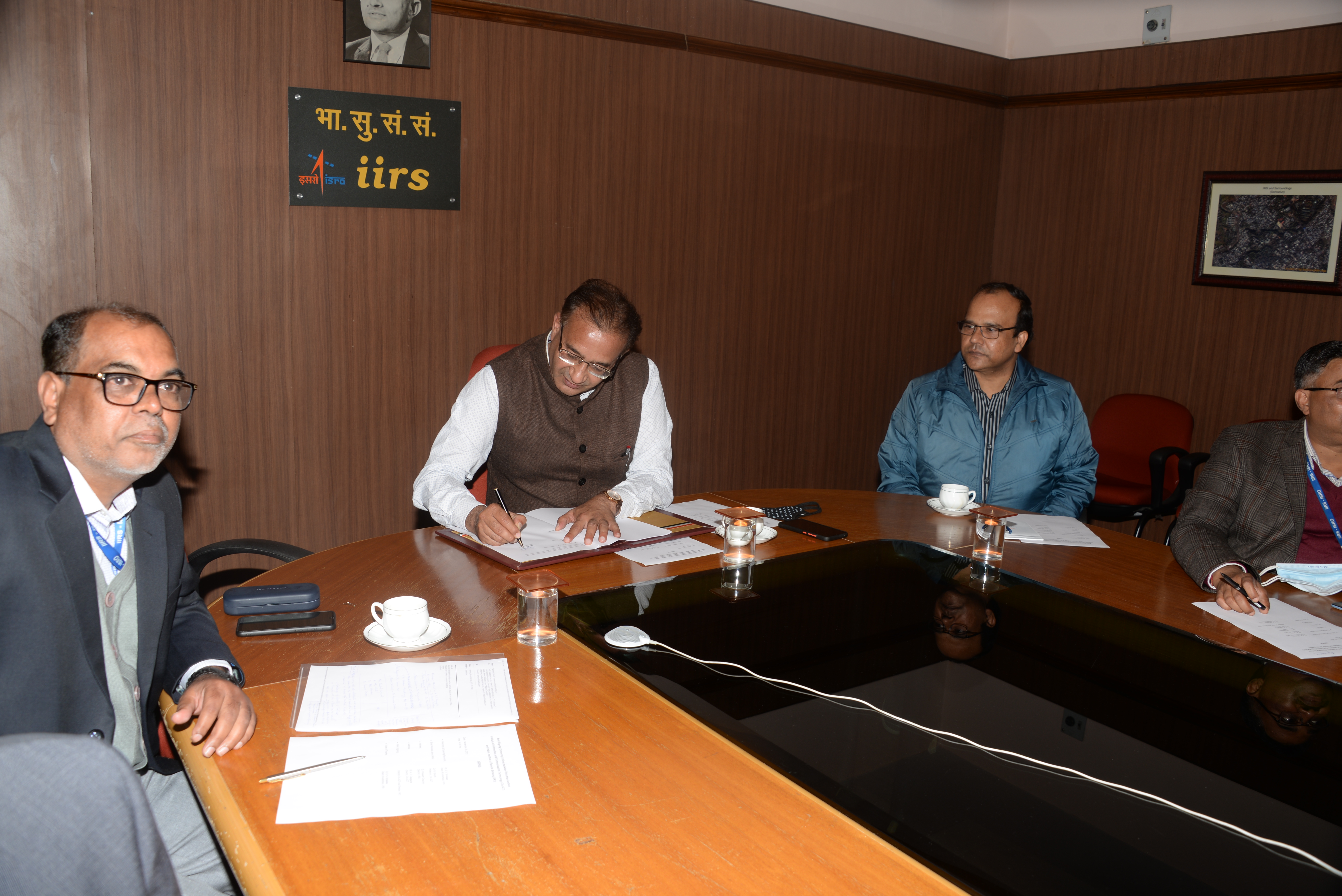 Image of Signing of MOU between IIRS Dehradun and DA-IICTT Gandhinagar on 29.11.2021 