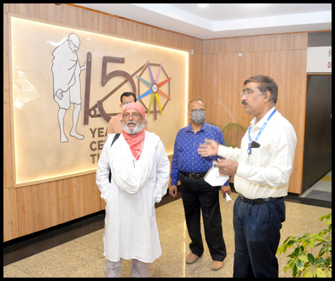 Image of Padma Bhushan Dr. Anil Prakash Joshi, founder of Himalayan Environmental Studies and Conservation Organization (HESCO), Dehradun, visited IIRS on May 18, 2022