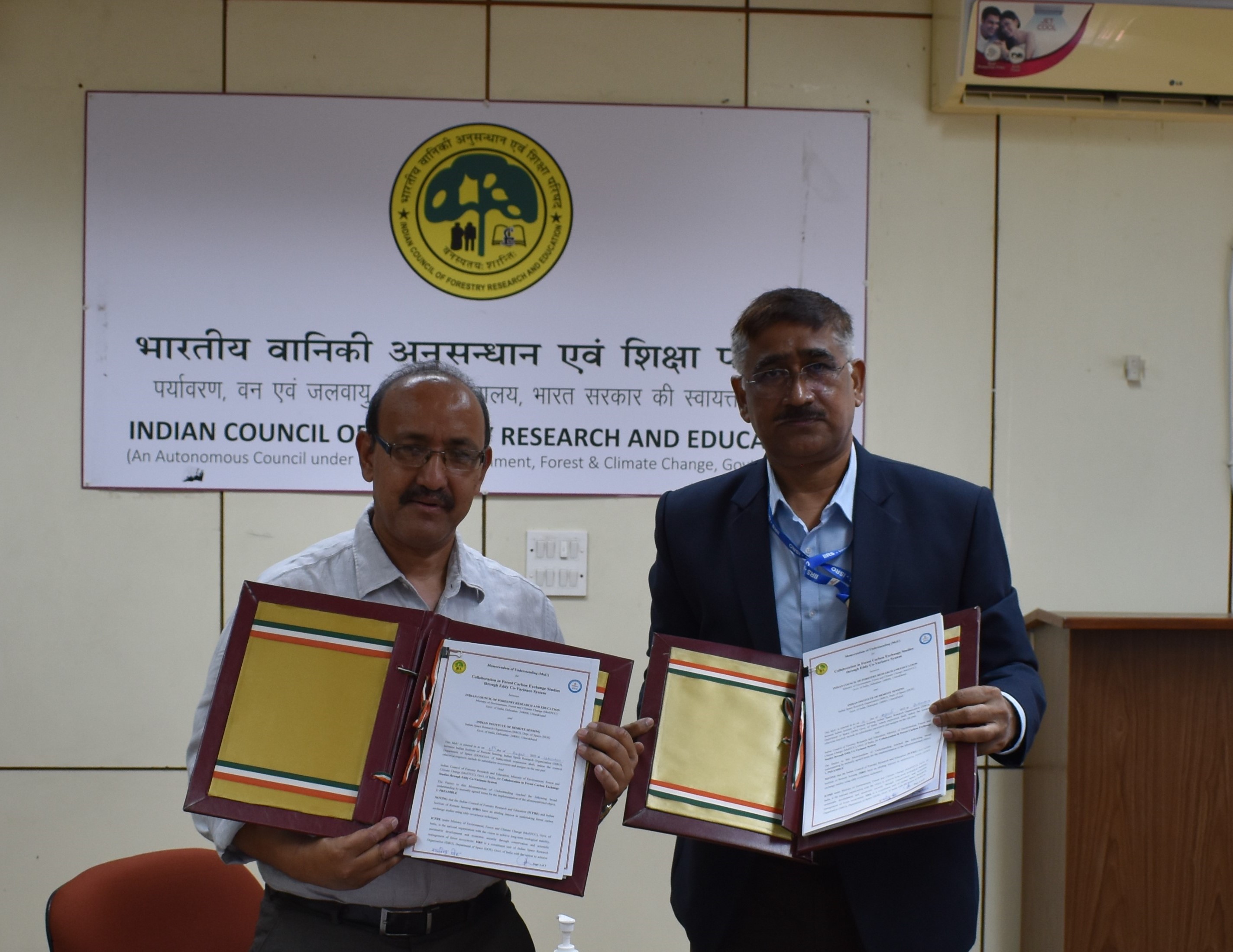 MoU signed between Indian Institute of Remote Sensing (IIRS) and Indian Council of Forestry Research and Education (ICFRE) on 12 August 2022 for collaboration in Forest Carbon Exchange Studies through Eddy Covariance System 